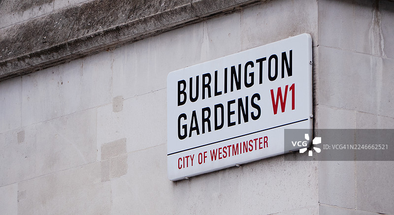 伯灵顿花园建筑侧面的名称标识图片素材