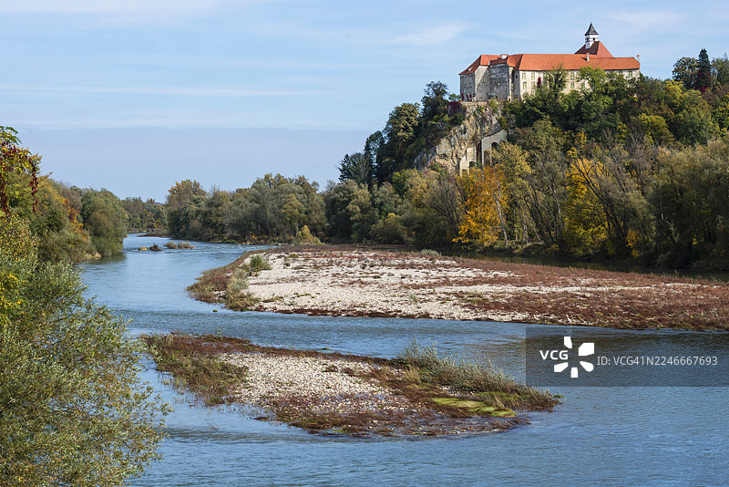斯洛文尼亚德拉瓦河上的博尔尔城堡图片素材