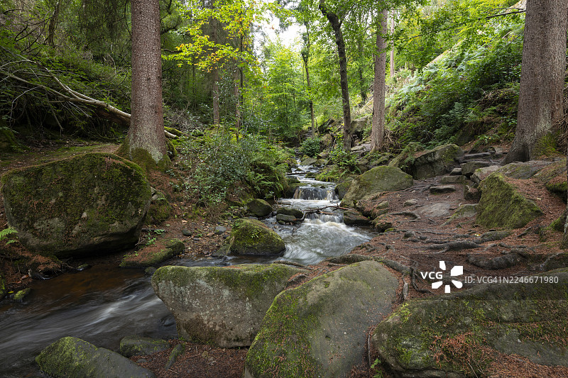英格兰谢菲尔德里夫林山谷的怀明溪图片素材