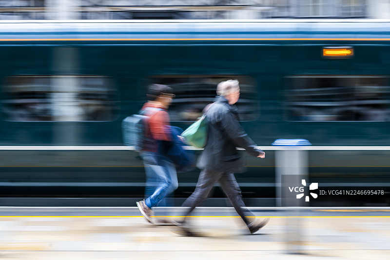 赶火车图片素材