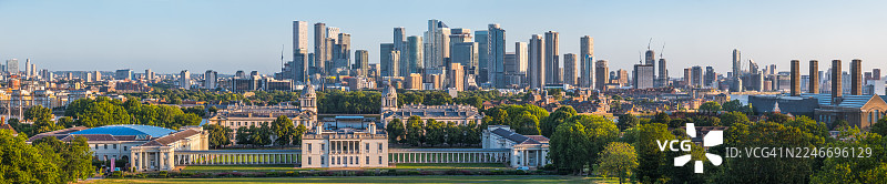伦敦全景，从格林威治跨越到金丝雀码头摩天大楼的码头区图片素材