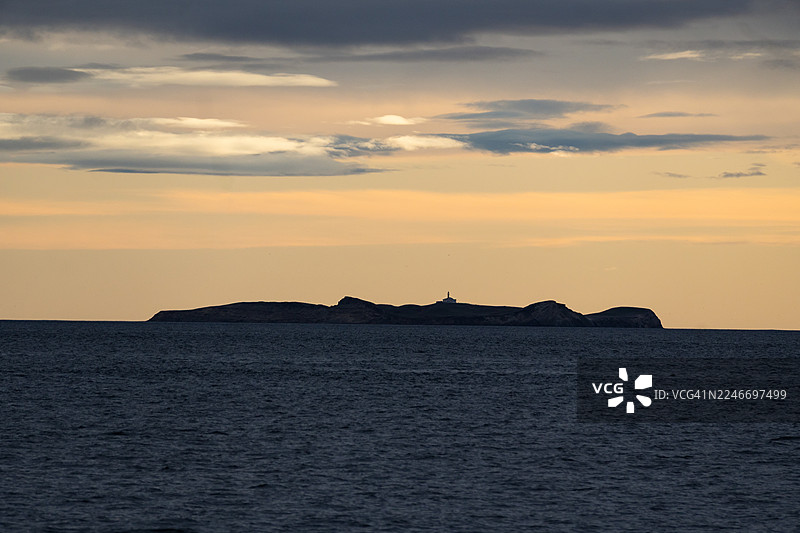 智利日出时的马格达莱纳岛图片素材