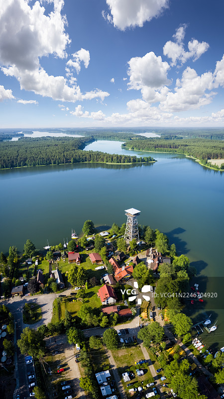 波兰假日 - 卡舒比亚地区维兹泽湖的航拍图图片素材