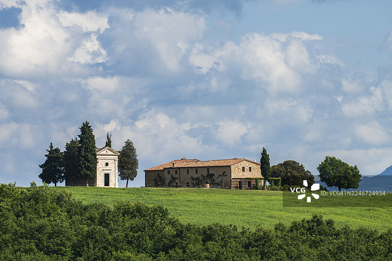 意大利托斯卡纳皮恩扎瓦尔道尔契亚的维塔莱塔圣母小教堂图片素材