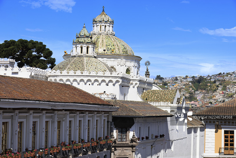厄瓜多尔基多，历史中心耶稣会教堂靠近大教堂圣弗朗西斯科教堂图片素材