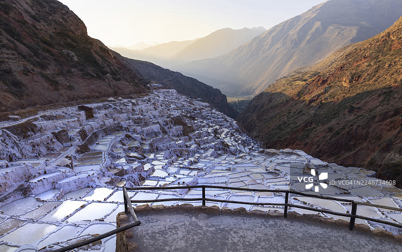 秘鲁库斯科圣谷马拉斯盐田的风景图片素材