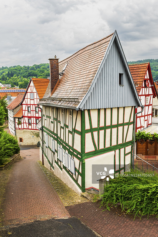 半木结构房屋，巴特奥尔布温泉城，斯佩萨特自然公园，美因-金齐希县，黑森州，德国图片素材