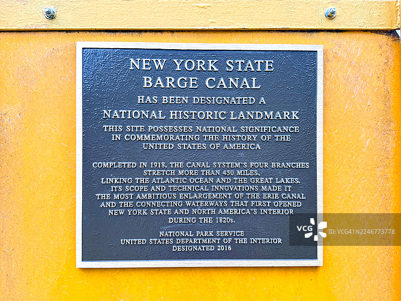纽约州驳船运河在塞内卡福尔斯纽约州塞内卡-卡尤加运河的荣誉牌匾图片素材