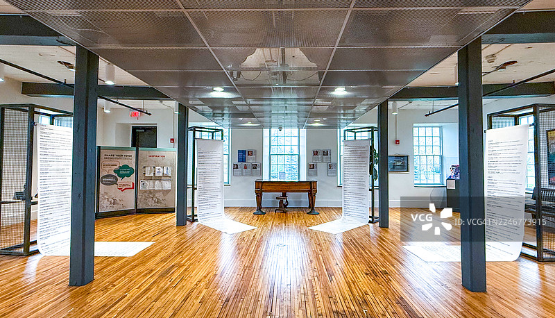 纽约州塞内卡福尔斯国家女性名人堂针织厂内的针织厂和展览馆内部图片素材