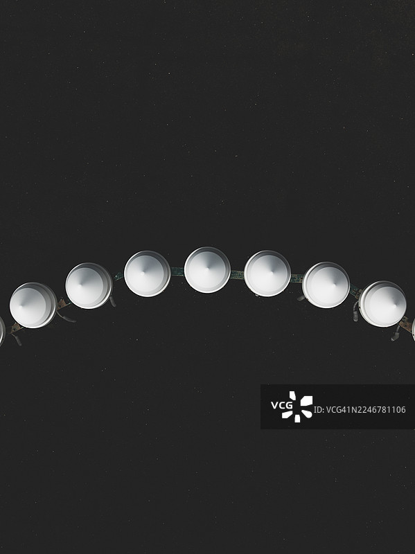 西班牙加那利群岛兰萨罗特岛火山地貌上的气象站局部构图图片素材