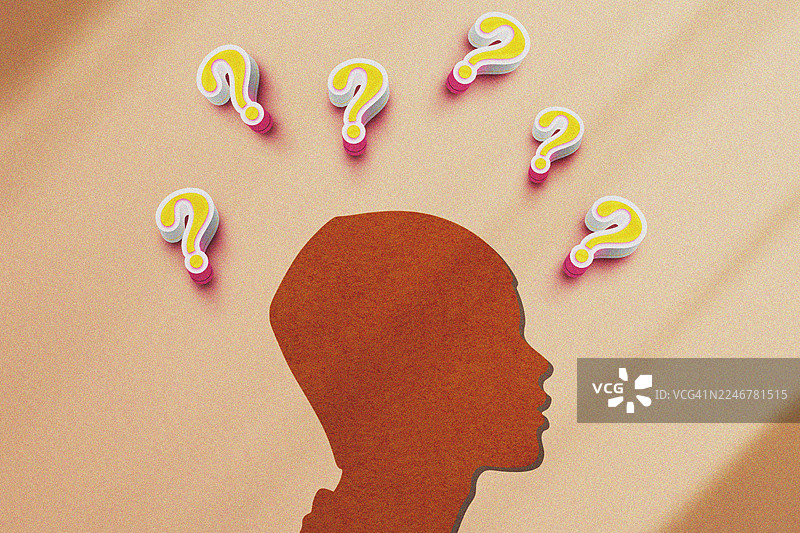一个人经历决策疲劳的概念图，他的头脑中充满了问号和旋转的想法，传达了因做出选择而产生的精神超负荷、困惑和压力。图片素材