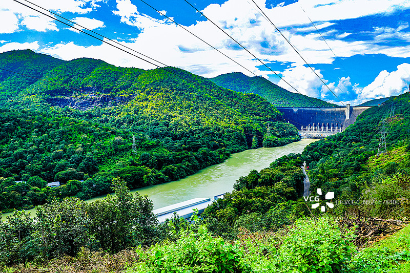 普密蓬水坝河流图片素材