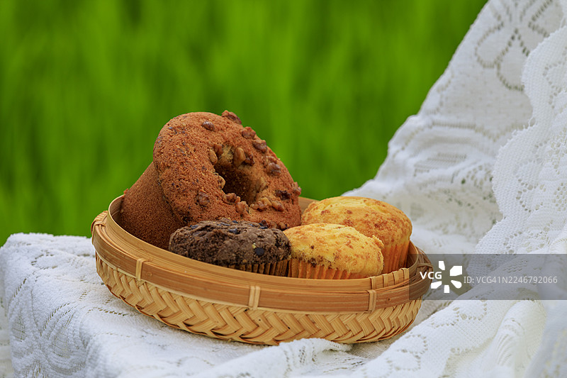 用有机种植的米制成的面包图片素材