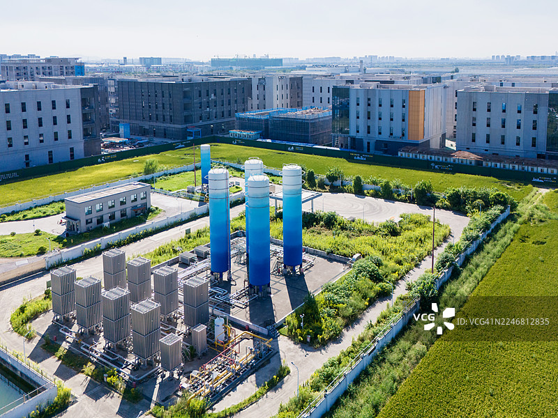 绿色氢气储罐。可再生清洁气体储氢罐。净零排放概念图片素材