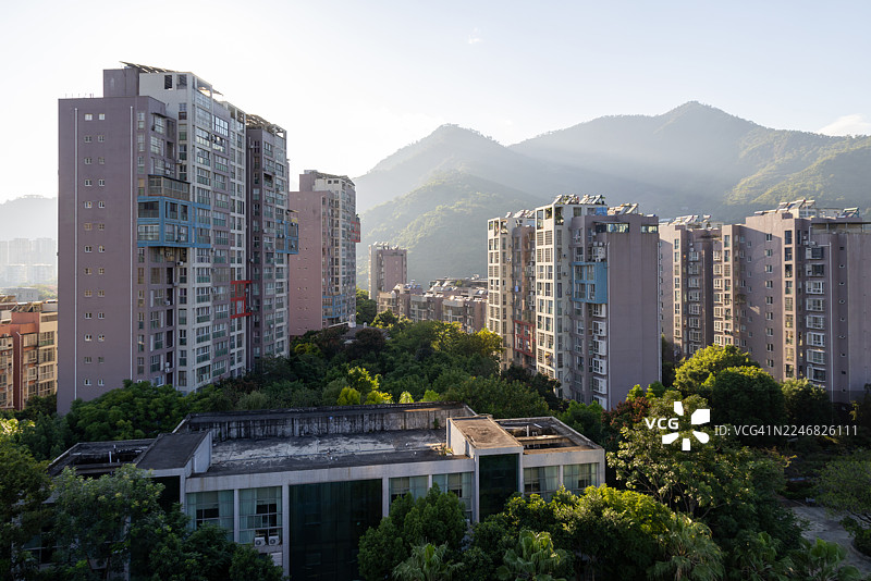 中国西南山区米易县的日出风光。图片素材