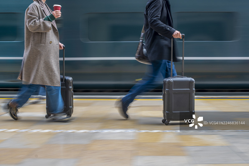 火车出行高峰期图片素材