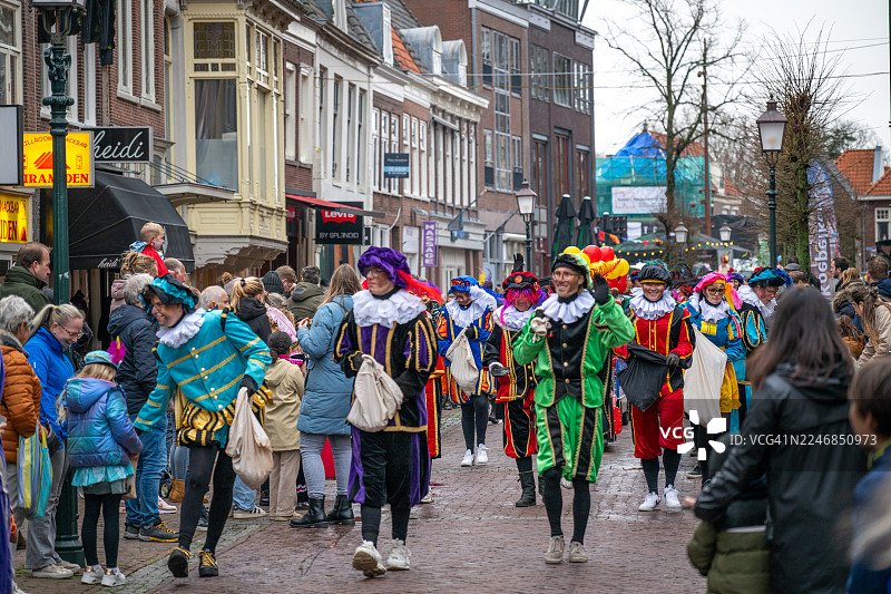 圣尼古拉斯大游行，有黑彼得助手图片素材