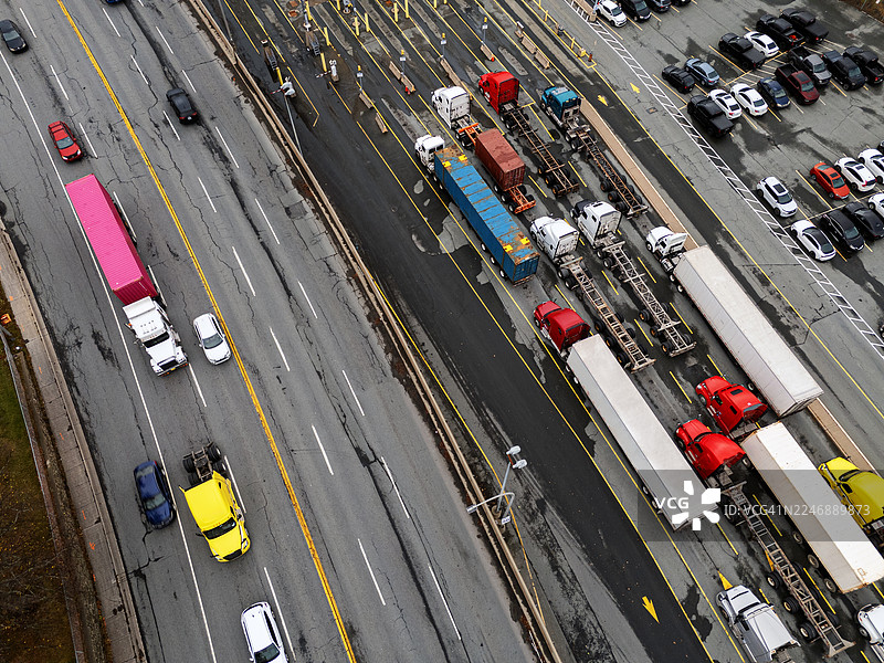 等待的半挂车图片素材