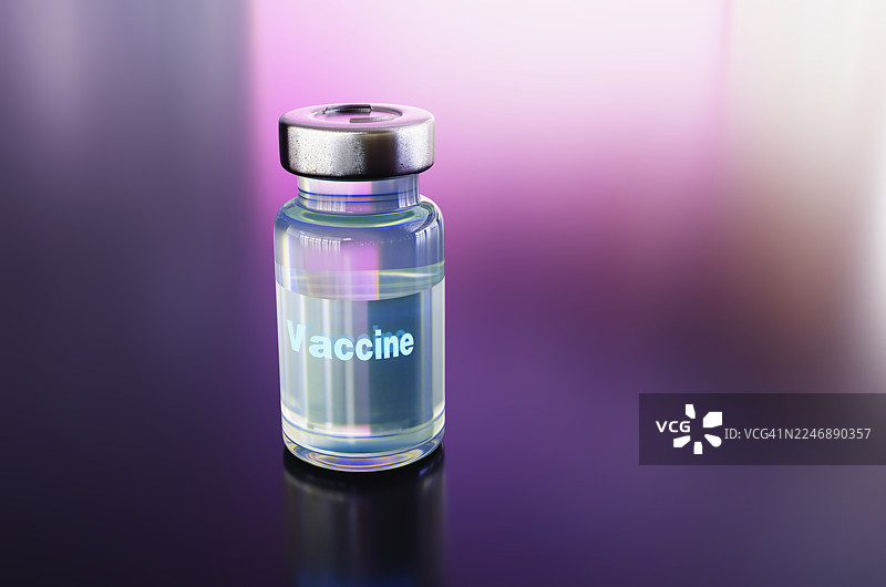紫色背景上，一个透明玻璃疫苗瓶的特写。图片素材