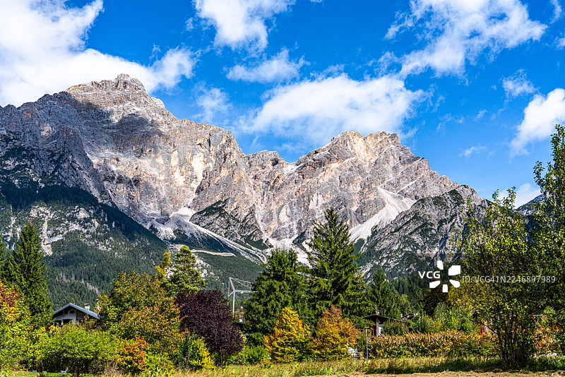 意大利贝卢诺省51号国道街景图片素材