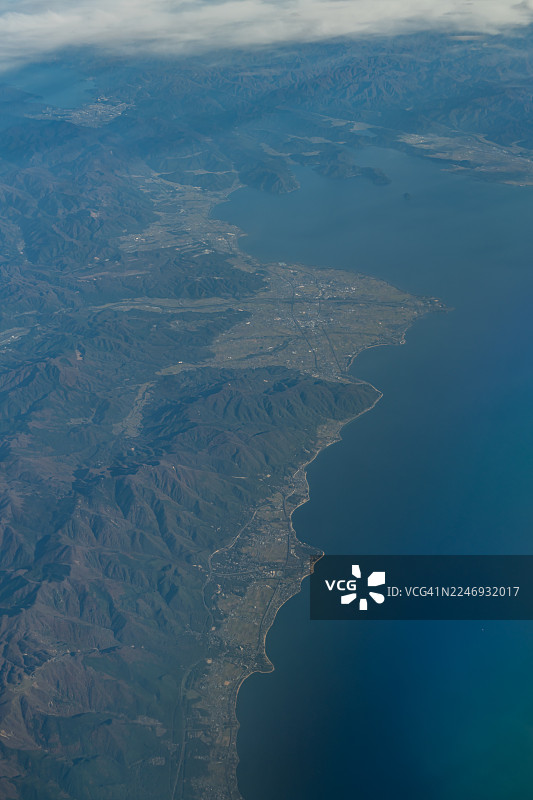 从飞机上俯瞰日本滋贺县琵琶湖图片素材