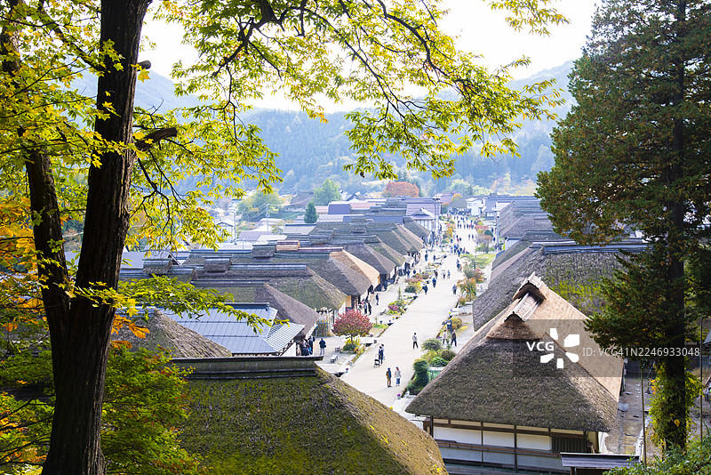 日本福岛会津若松大内宿村秋季风景航拍图片素材