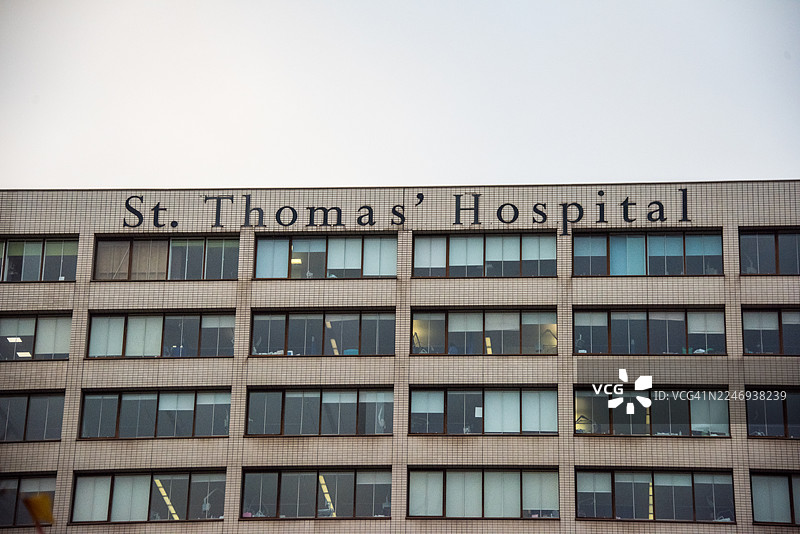 伦敦圣托马斯医院河滨高程图片素材