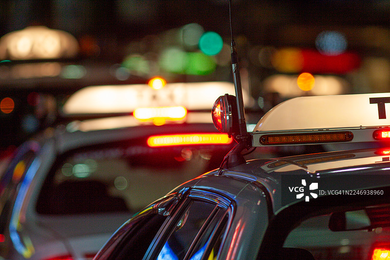 繁忙夜晚的悉尼出租车候客点图片素材