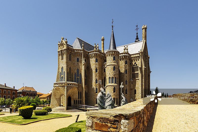 阿斯托尔加主教宫，由安东尼·高迪设计的建筑瑰宝。西班牙莱昂。图片素材