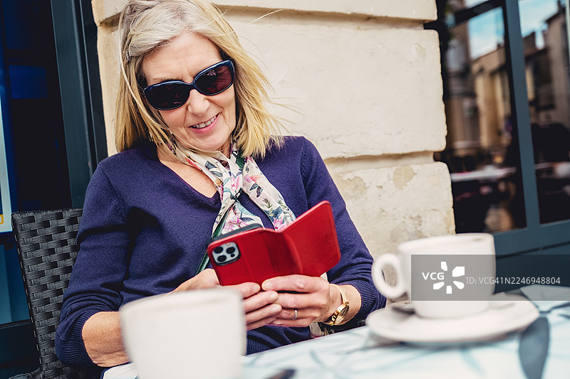 法国咖啡馆，这家在帕尔特奈图片素材