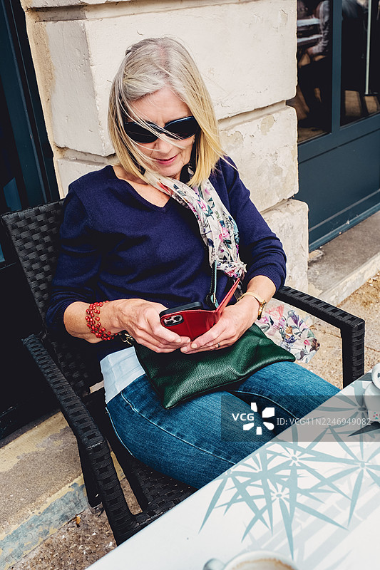 法国咖啡馆，这家在帕尔特奈图片素材