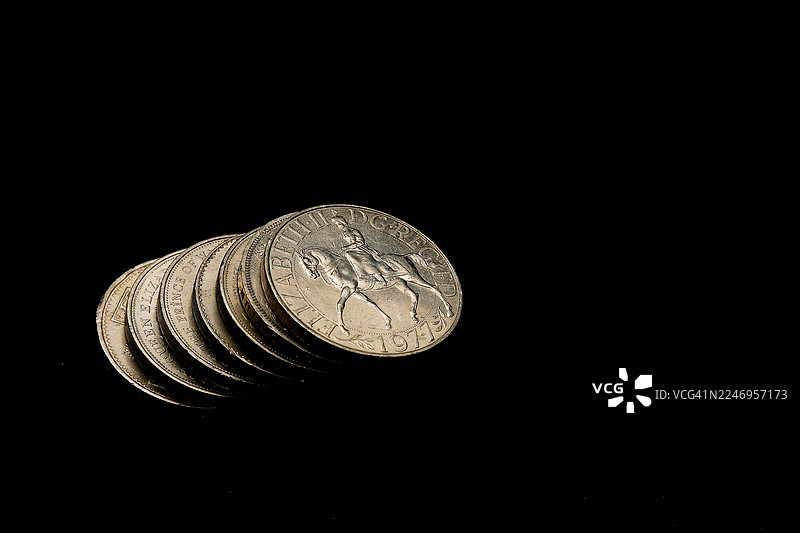 英国皇冠尺寸的钱币；英国纪念币图片素材