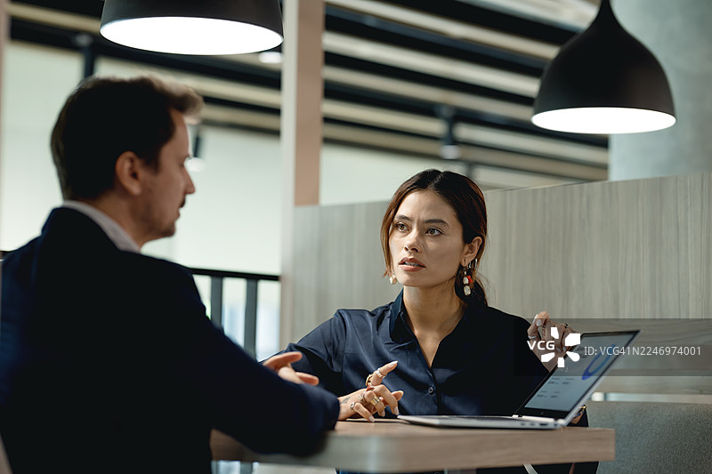 战略规划推动财务成功。将您的路线图与您的最终目标相结合，可确保企业运营中的收入优化、成本降低和利润提高。图片素材