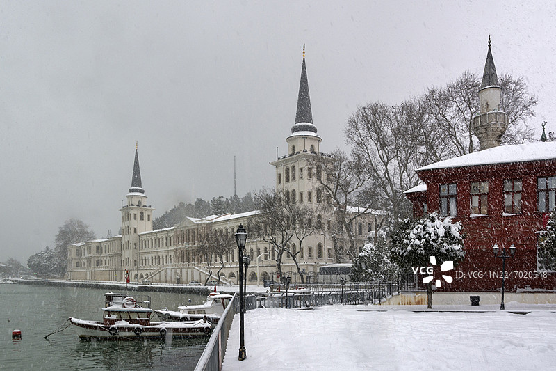 土耳其伊斯坦布尔库莱利，博斯普鲁斯海峡的冬日静谧图片素材
