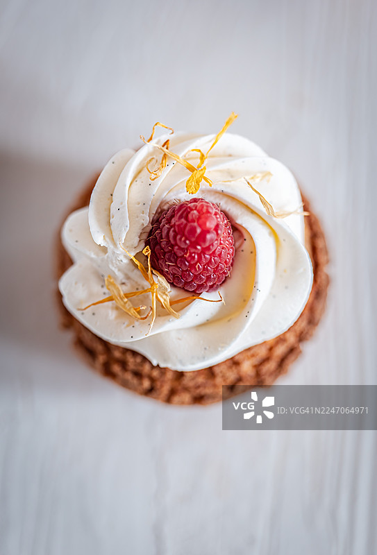 百香果奶油泡芙配香草甘纳许图片素材