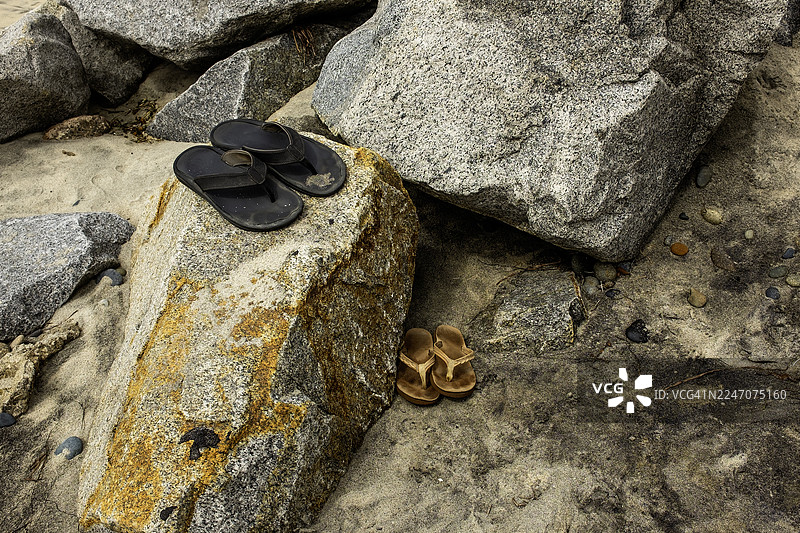 被遗忘的凉鞋图片素材
