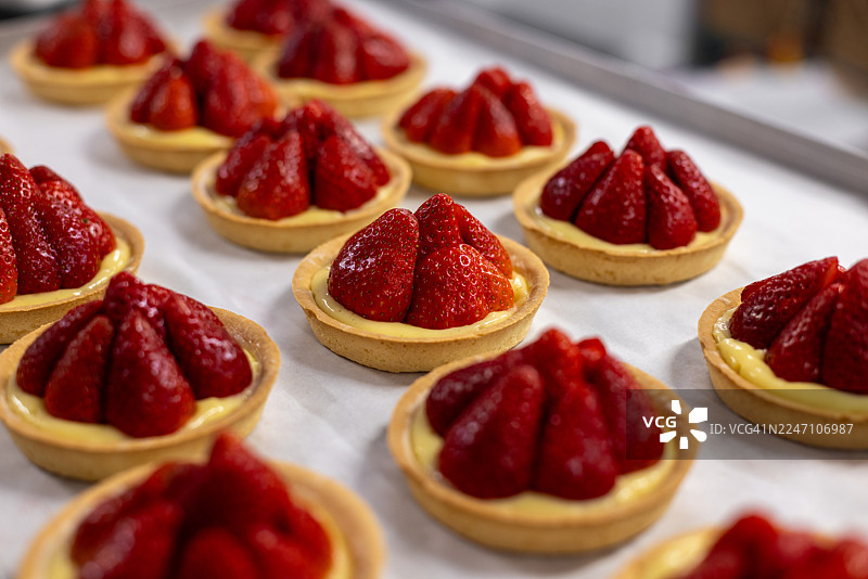 美味的草莓挞，准备享用图片素材