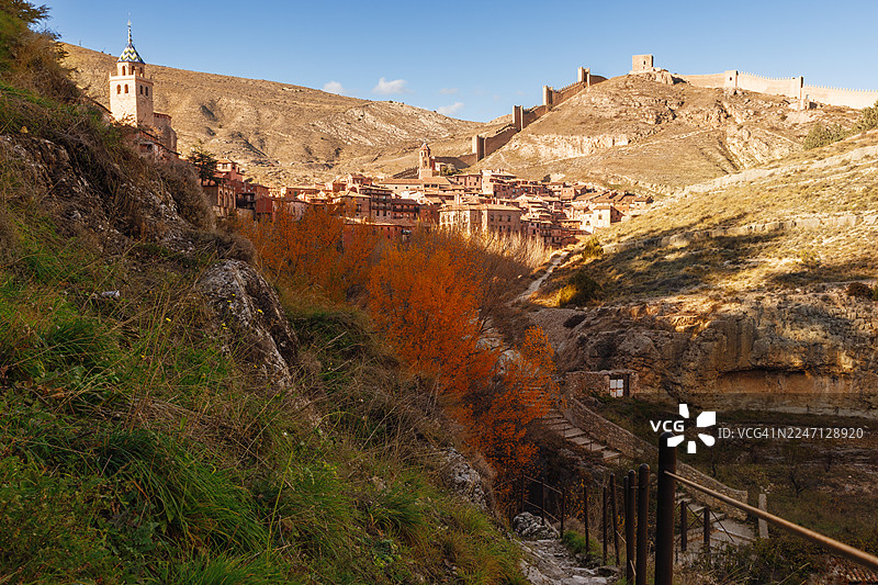 西班牙阿拉贡地区的中世纪村庄阿尔瓦拉辛图片素材