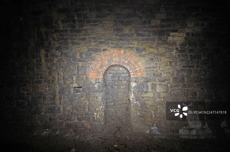 废弃的铁路隧道图片素材