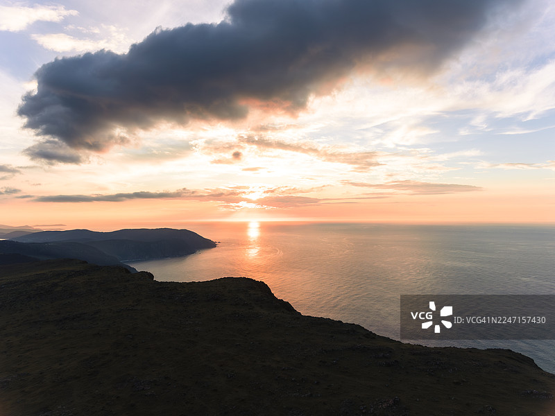 加利西亚卡里尼奥赫尔贝拉悬崖的日落图片素材