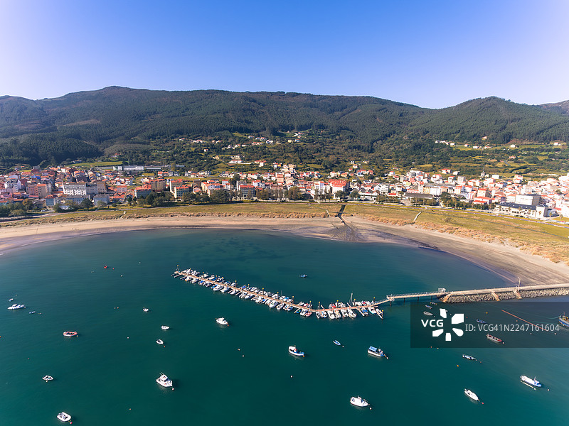 加里诺、加利西亚海滩和城市海岸线的航空照片图片素材