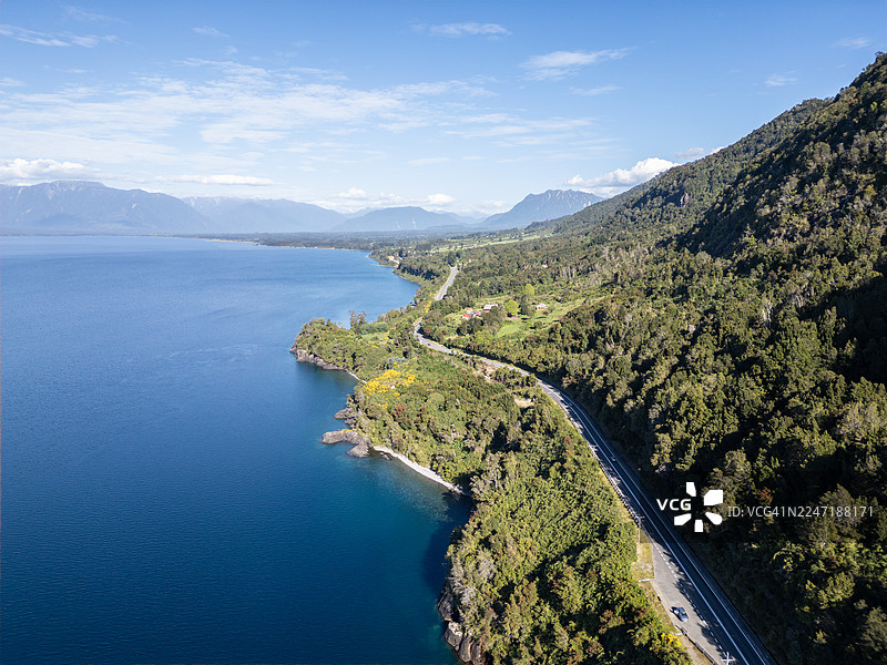 智利巴拉斯港附近的兰基休埃湖公路图片素材