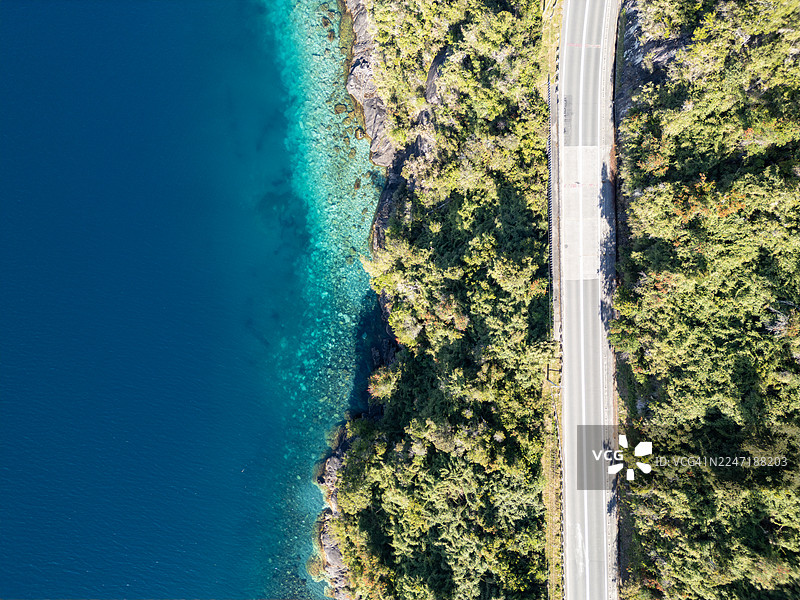 智利巴拉斯港附近的兰基韦湖公路图片素材