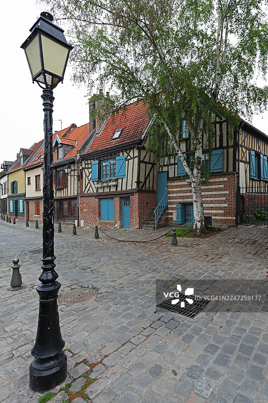 亚眠老城区与路灯图片素材