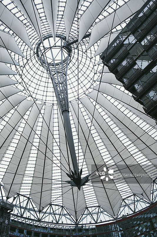 索尼中心穹顶内部视角，德国柏林图片素材
