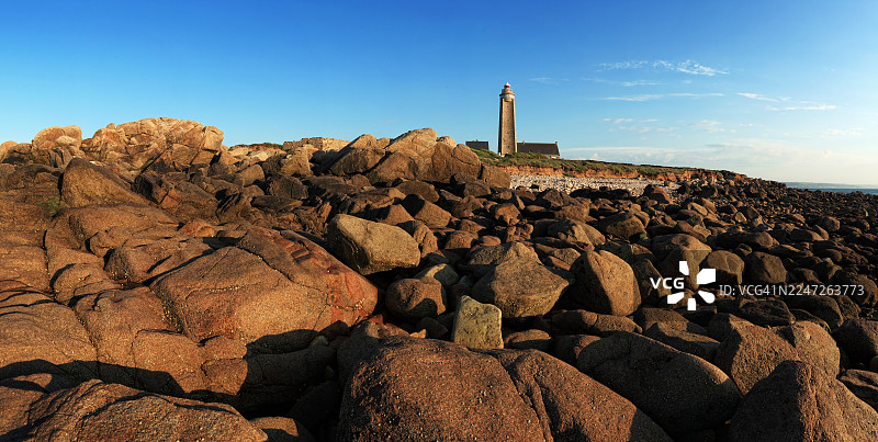 灯塔 弗朗西斯·莱维角灯塔和岩石海岸（莱维角灯塔）- 法国诺曼底图片素材