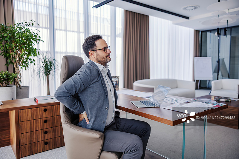 商人办公室背痛图片素材
