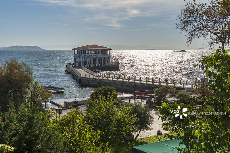 历史悠久的莫达码头波光粼粼的海水图片素材