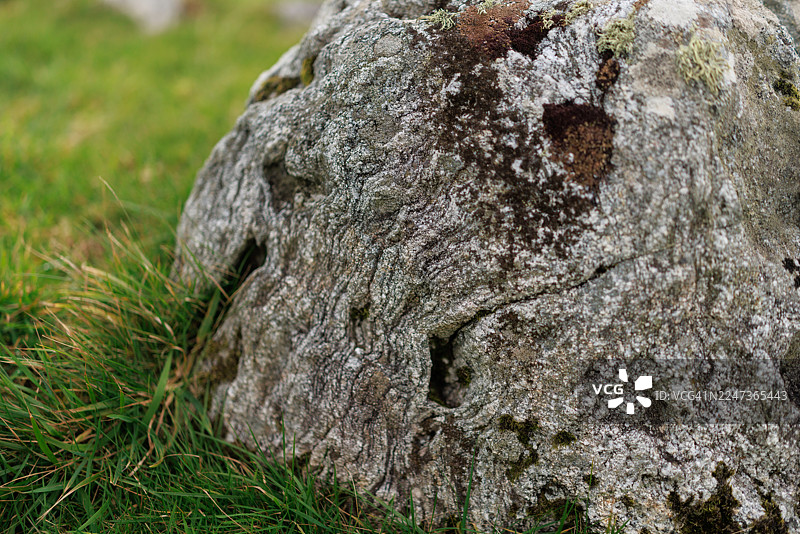 凯罗莫尔巨石墓地的风化石图片素材