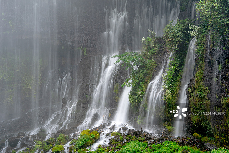 白糸瀑布特写镜头图片素材